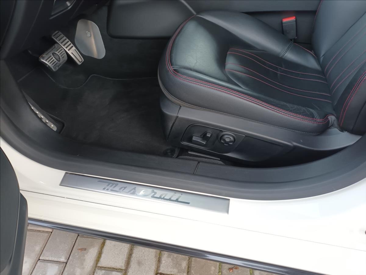 Maserati Ghibli Sedan 3,0 l 243 kw