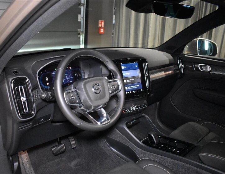 Volvo XC40 SUV / Terénní 2,0 l 145 kw