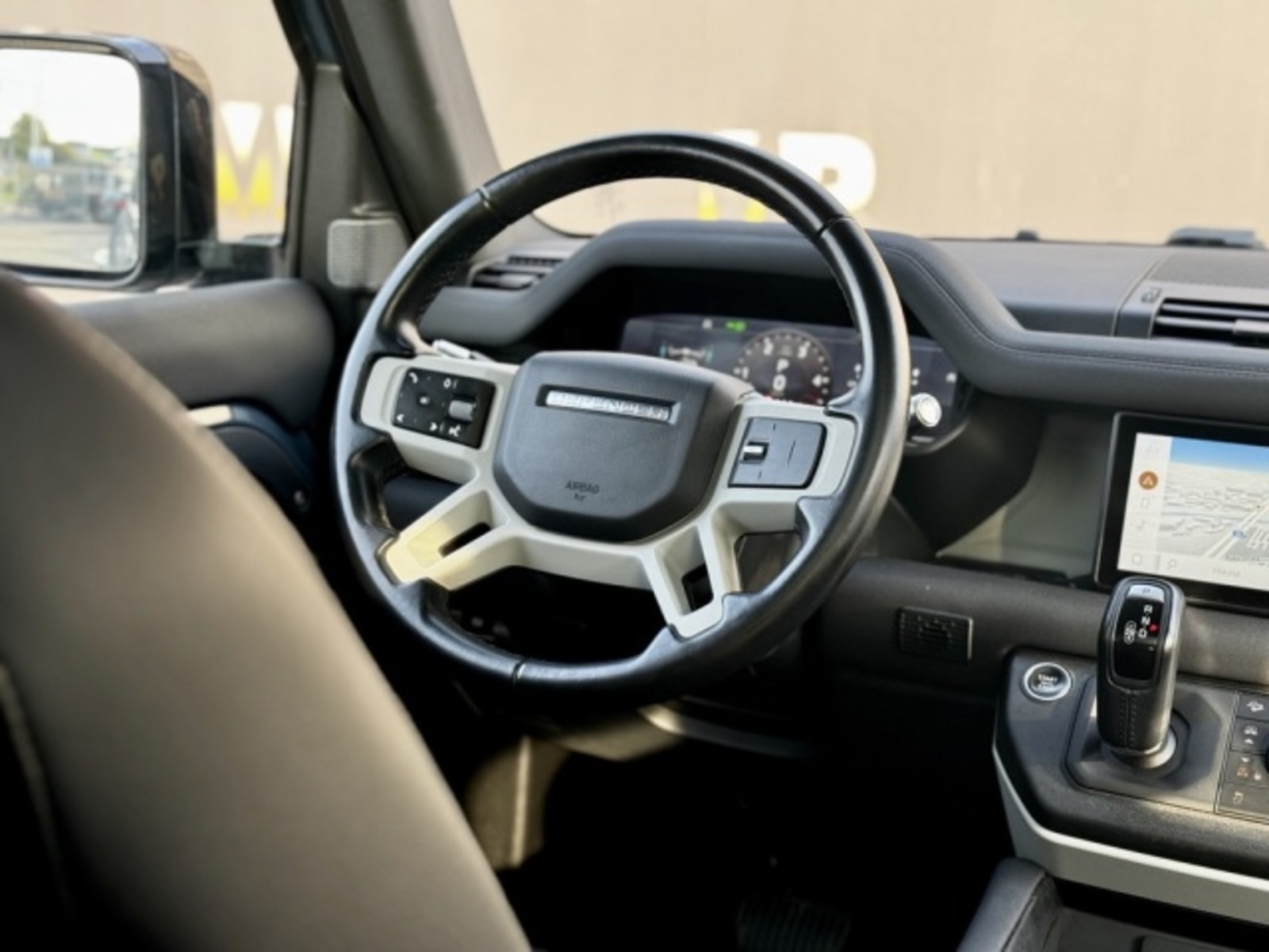 Land Rover Defender 15