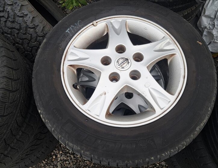 Nissan Almera Tino 46