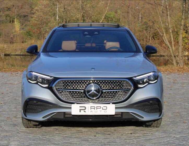 Mercedes-Benz Třídy E 8