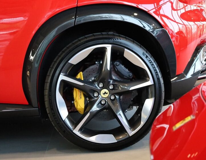 Ferrari Ostatní SUV / Terénní 6,5 l 533 kw