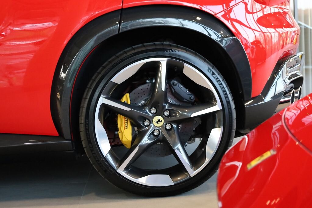 Ferrari Ostatní SUV / Terénní 6,5 l 533 kw