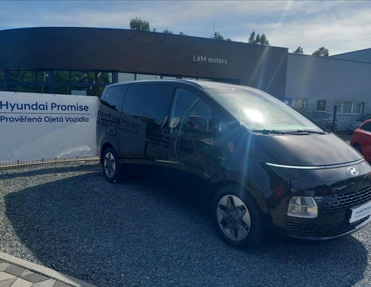 Hyundai Staria 1