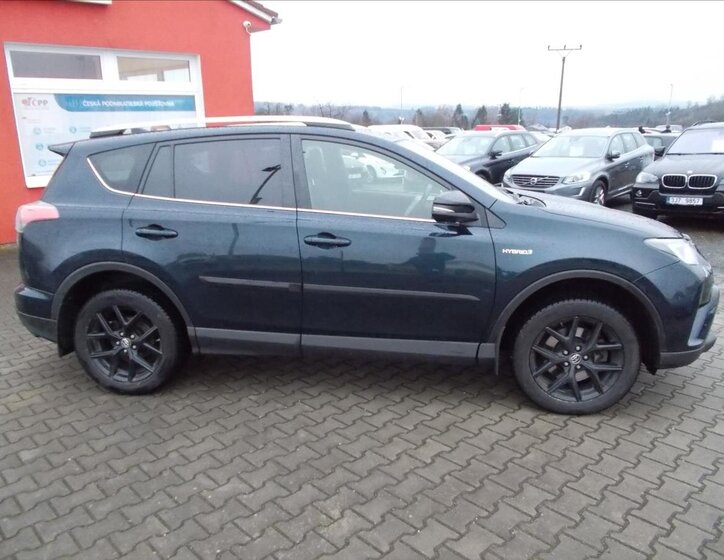 Toyota RAV4 SUV / Terénní 2,5 l 114 kw