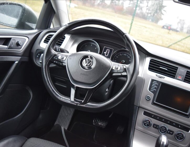 Volkswagen Golf 32