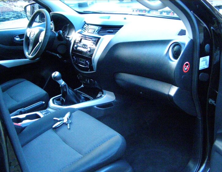 Nissan Navara 33