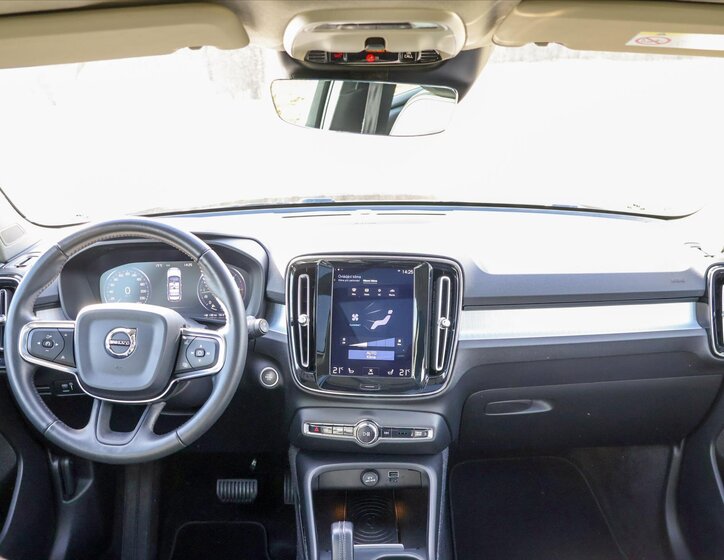 Volvo XC40 SUV / Terénní 2,0 l 140 kw