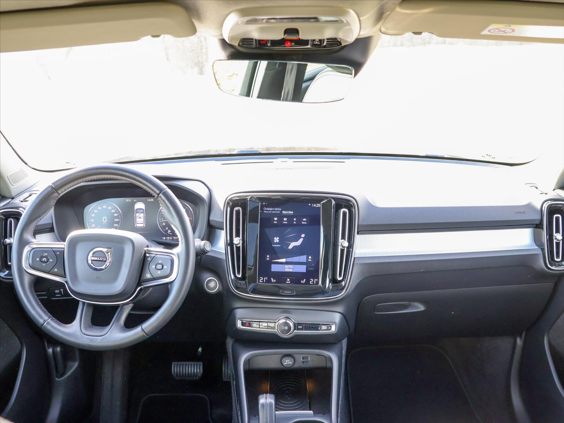 Volvo XC40 SUV / Terénní 2,0 l 140 kw