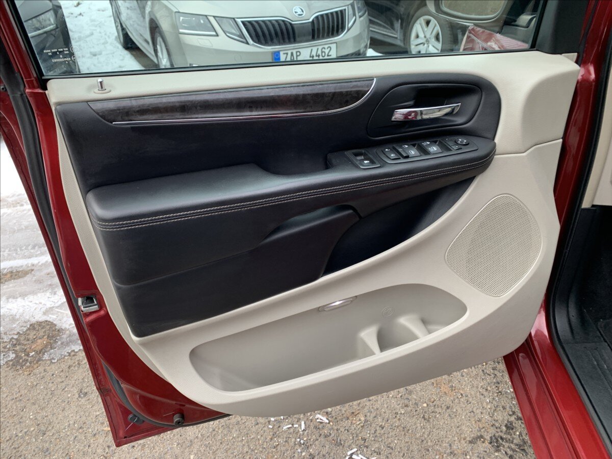 Chrysler Town & Country VAN-Minibus 3,6 l 211 kw