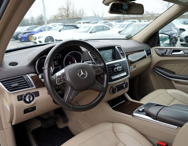 Mercedes-Benz GL SUV / Terénní 4,7 l 320 kw