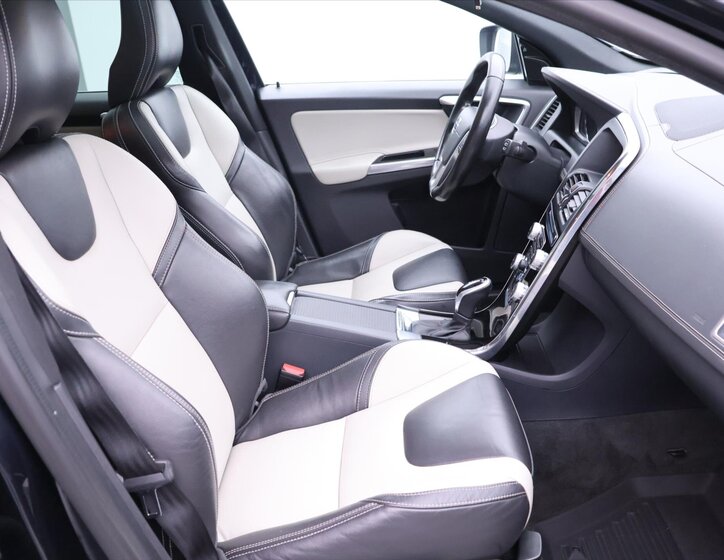 Volvo XC60 SUV 2,4 l 140 kw