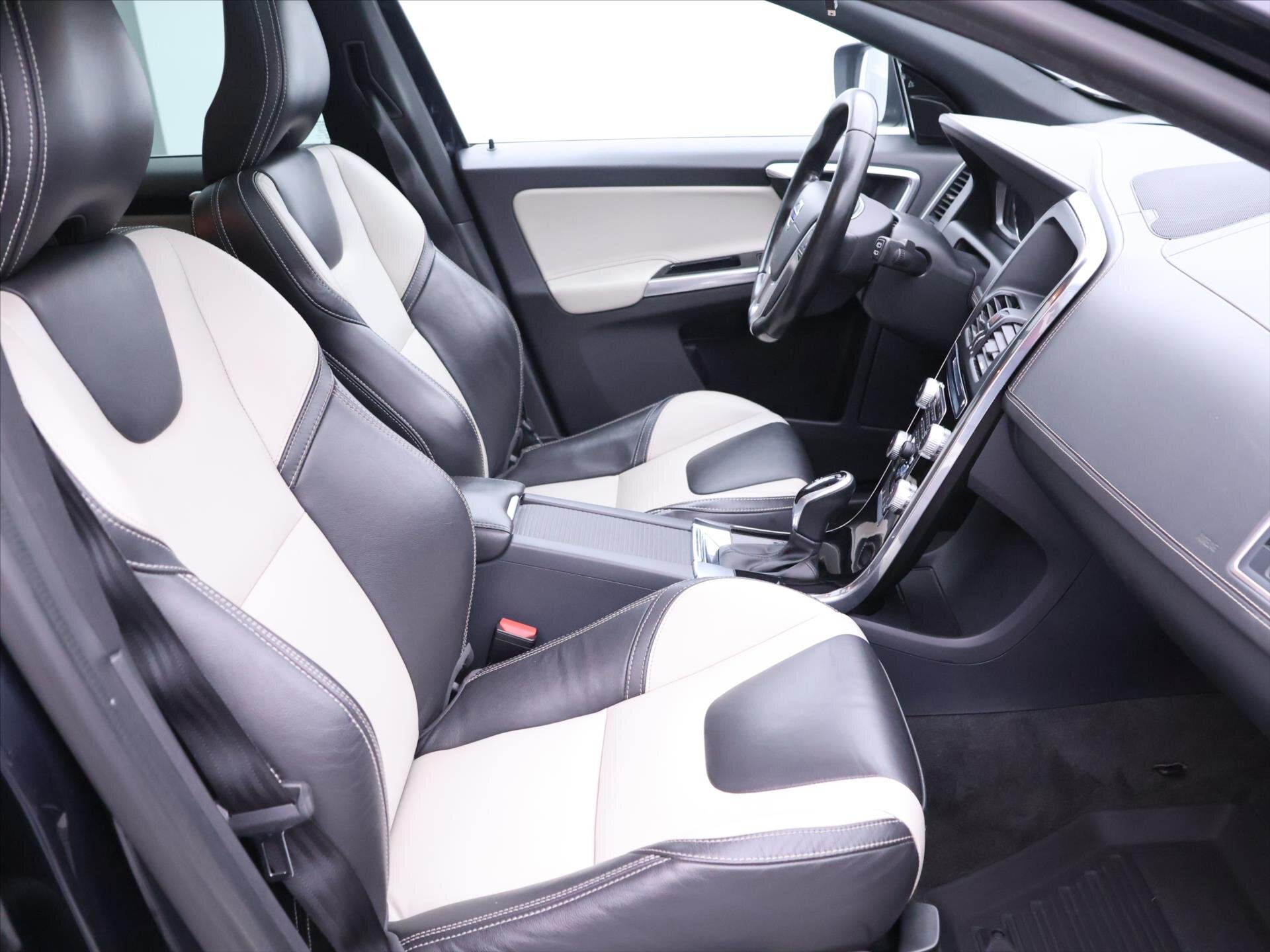 Volvo XC60 SUV 2,4 l 140 kw