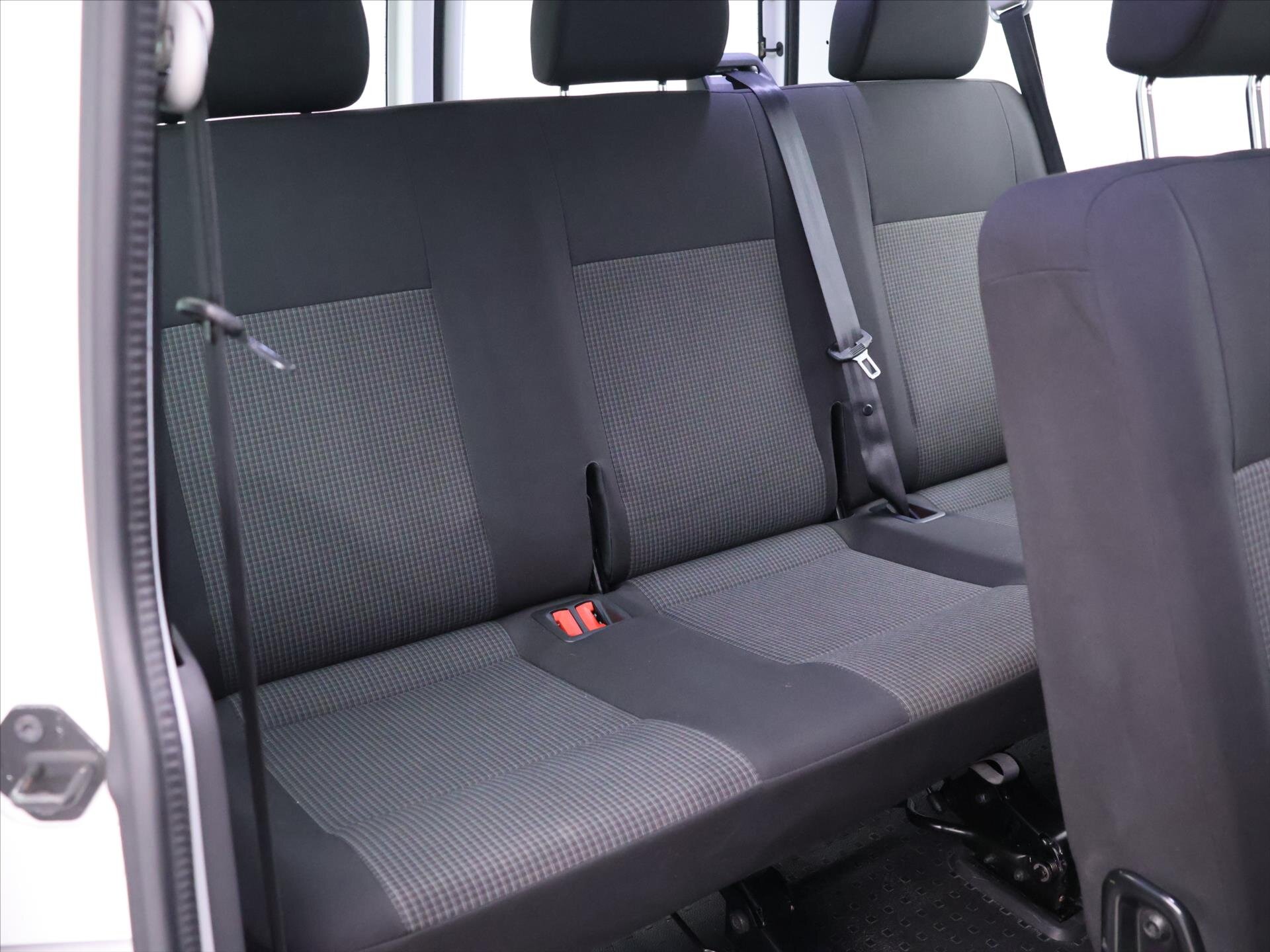 Volkswagen Transporter Kombi 2,0 l 81 kw