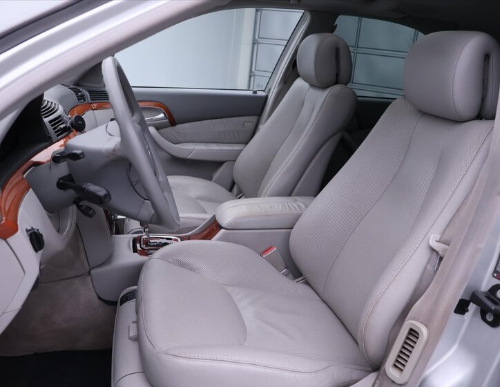 Mercedes-Benz Třídy S Sedan 3,2 l 150 kw