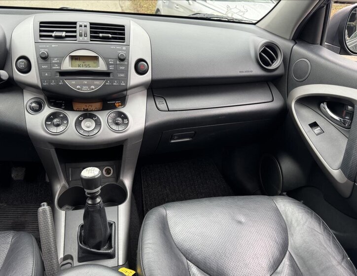 Toyota RAV4 SUV / Terénní 2,2 l 100 kw