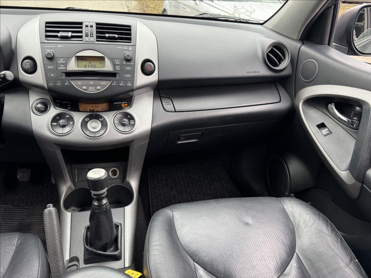 Toyota RAV4 SUV / Terénní 2,2 l 100 kw