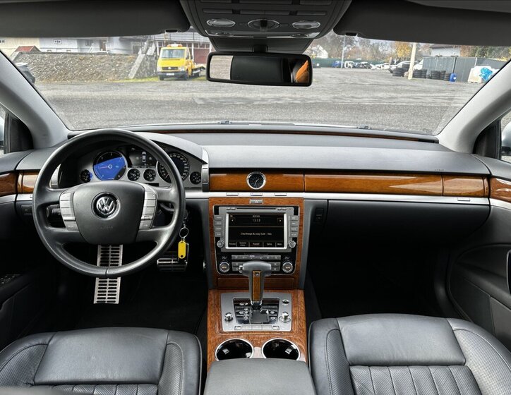 Volkswagen Phaeton Sedan / Limuzína 3,0 l 176 kw