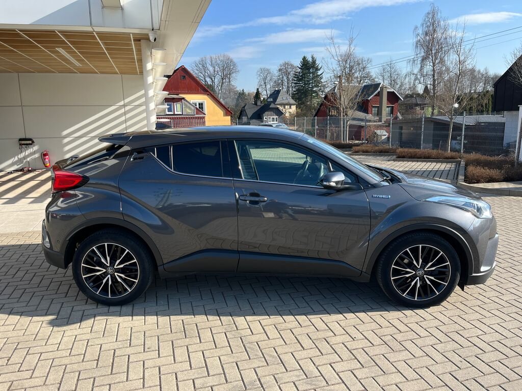 Toyota C-HR SUV / Terénní 1,8 l 72 kw