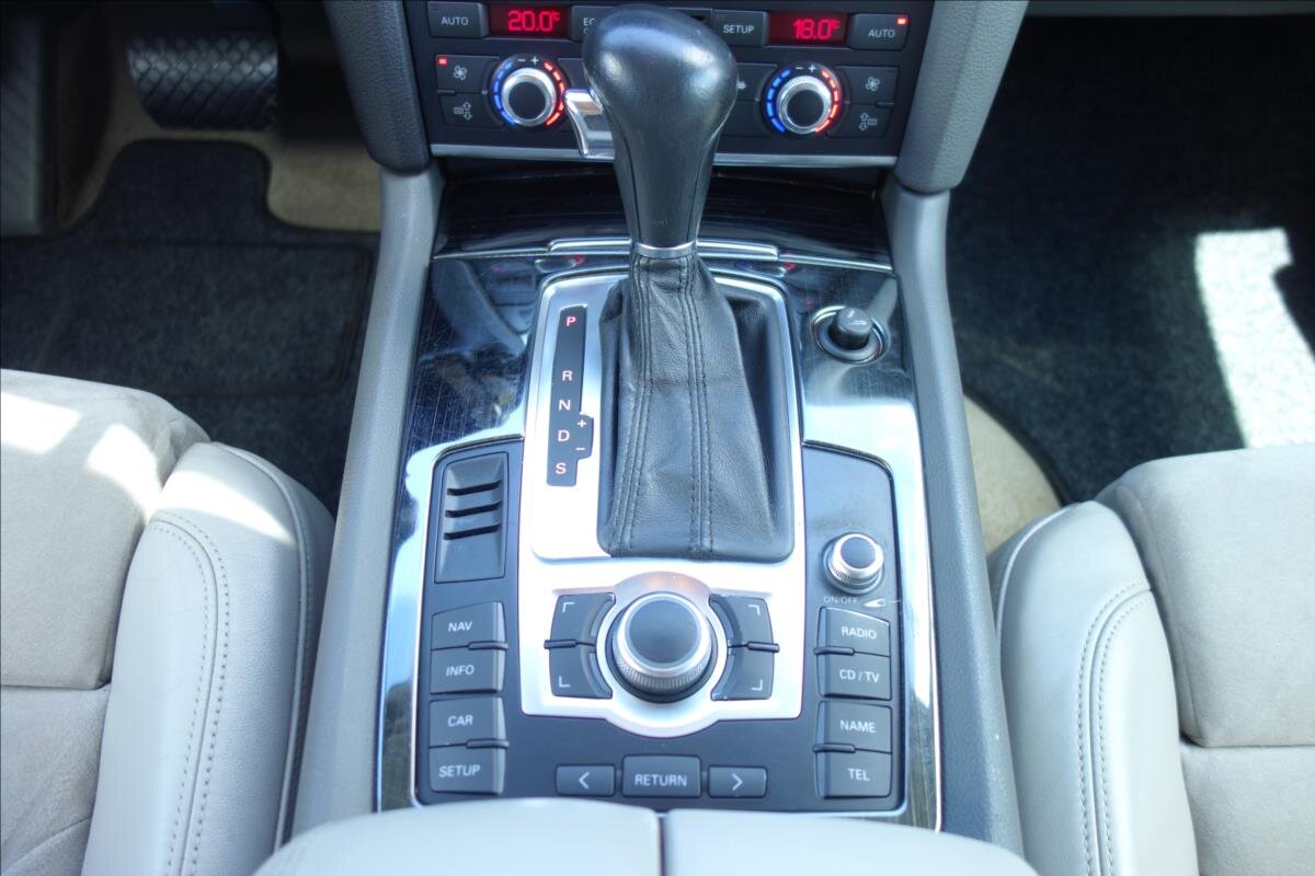 Audi Q7 SUV / Terénní 4,2 l 257 kw