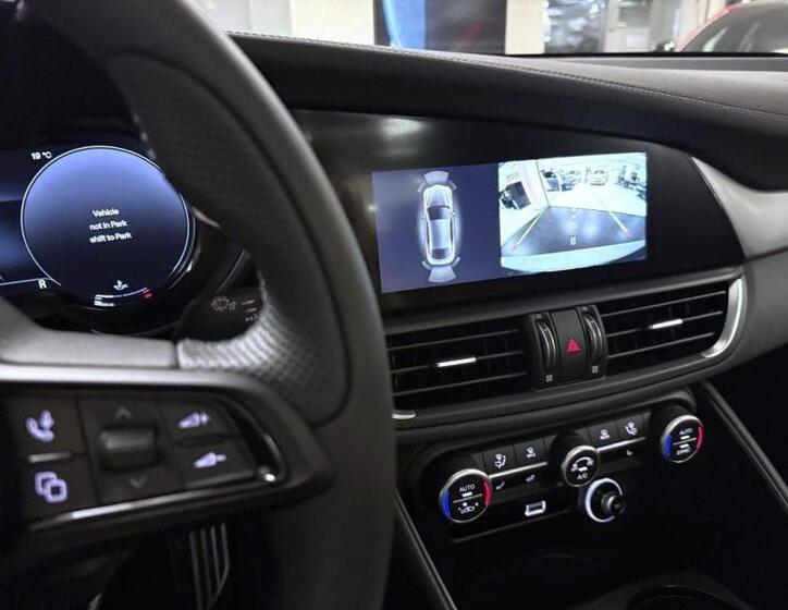 Alfa Romeo Giulia 14