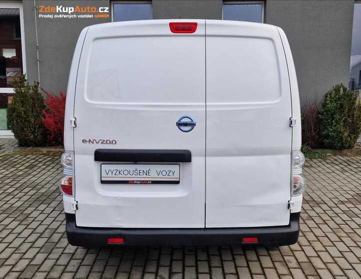 Nissan e-NV200 9
