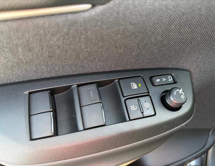 Toyota Yaris Cross 13