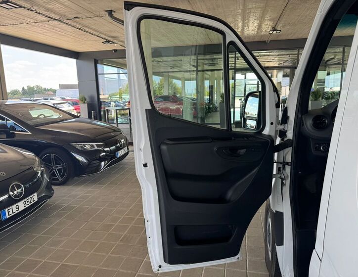 Mercedes-Benz Sprinter 9