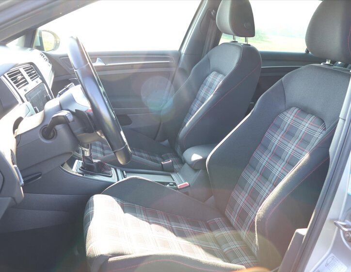 Volkswagen Golf Hatchback 2,0 l 180 kw