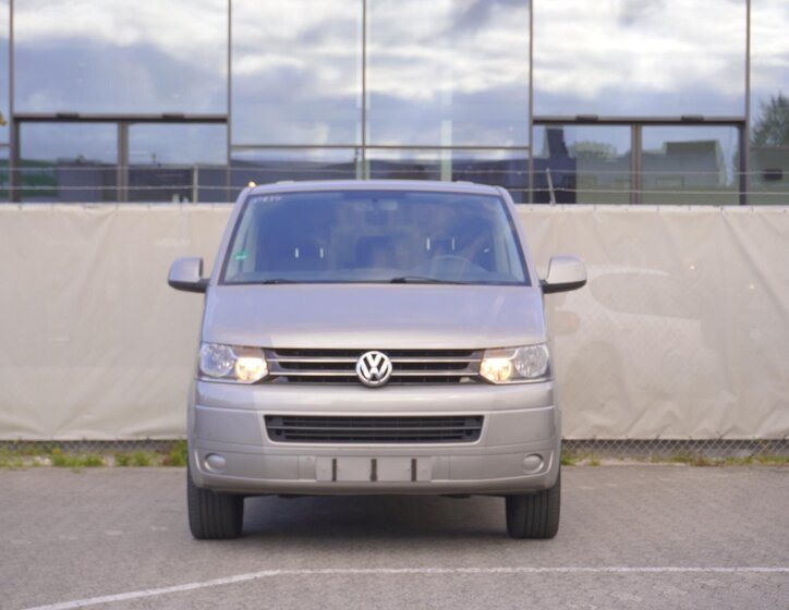 Volkswagen Caravelle 2