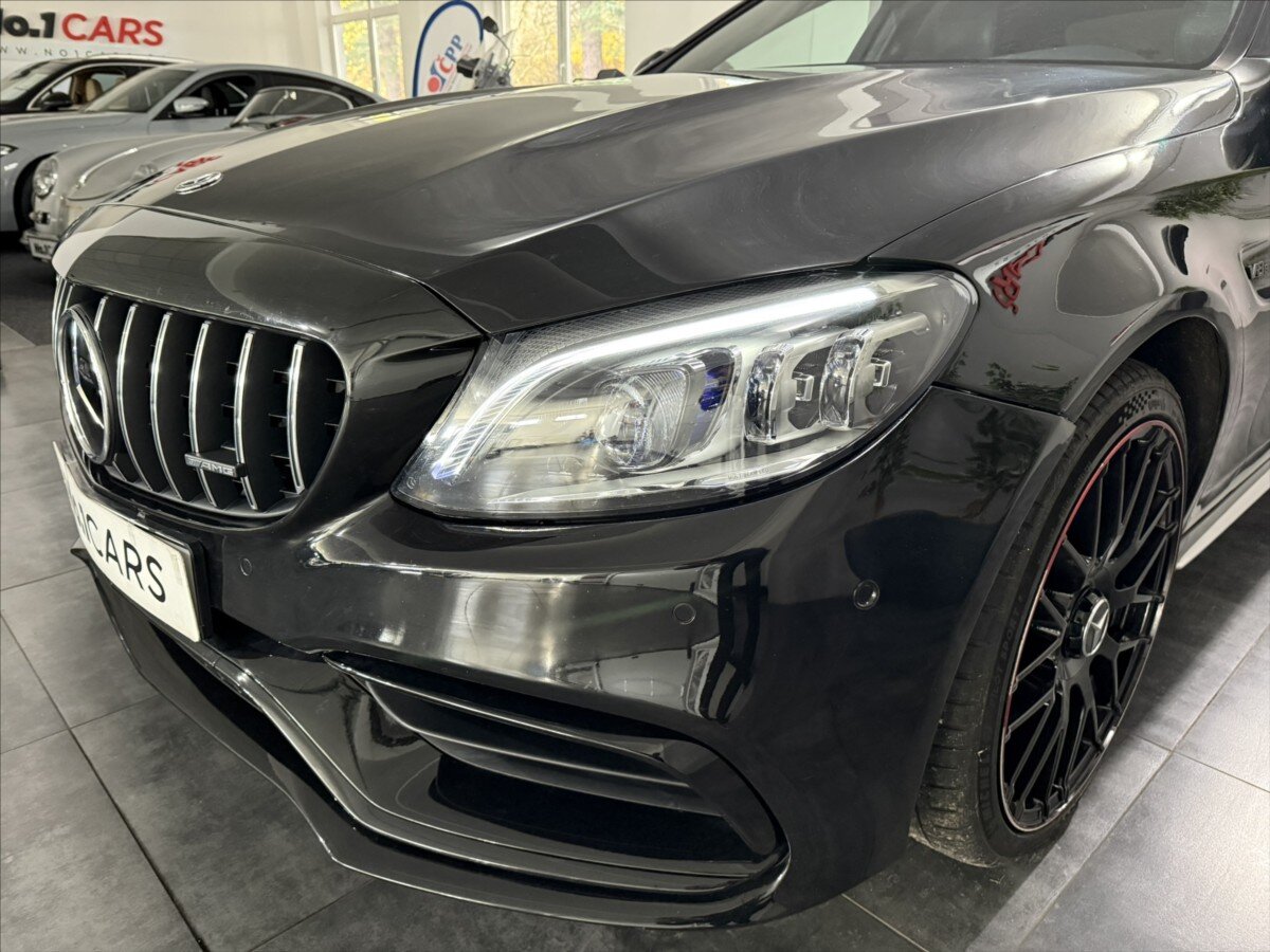 Mercedes-Benz Třídy C Sedan 4,0 l 375 kw