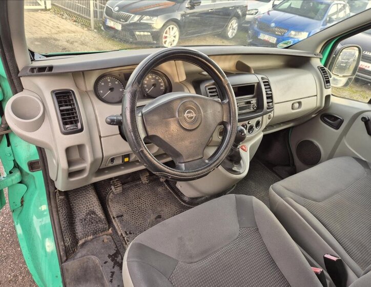 Opel Vivaro 11