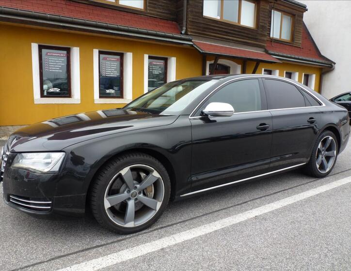 Audi A8 9