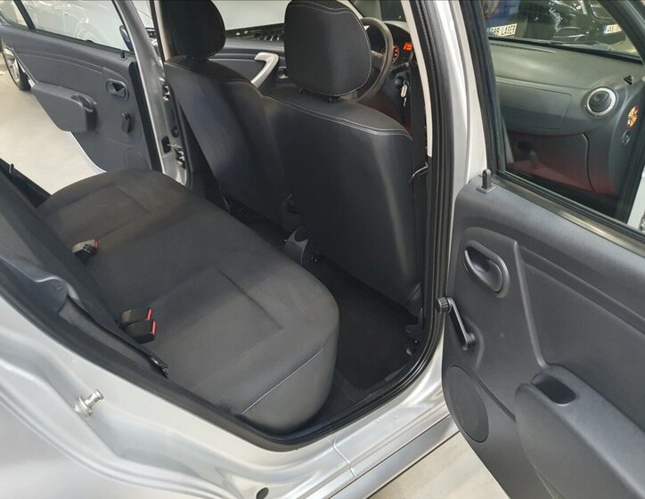 Dacia Sandero Hatchback 1,6 l 62 kw