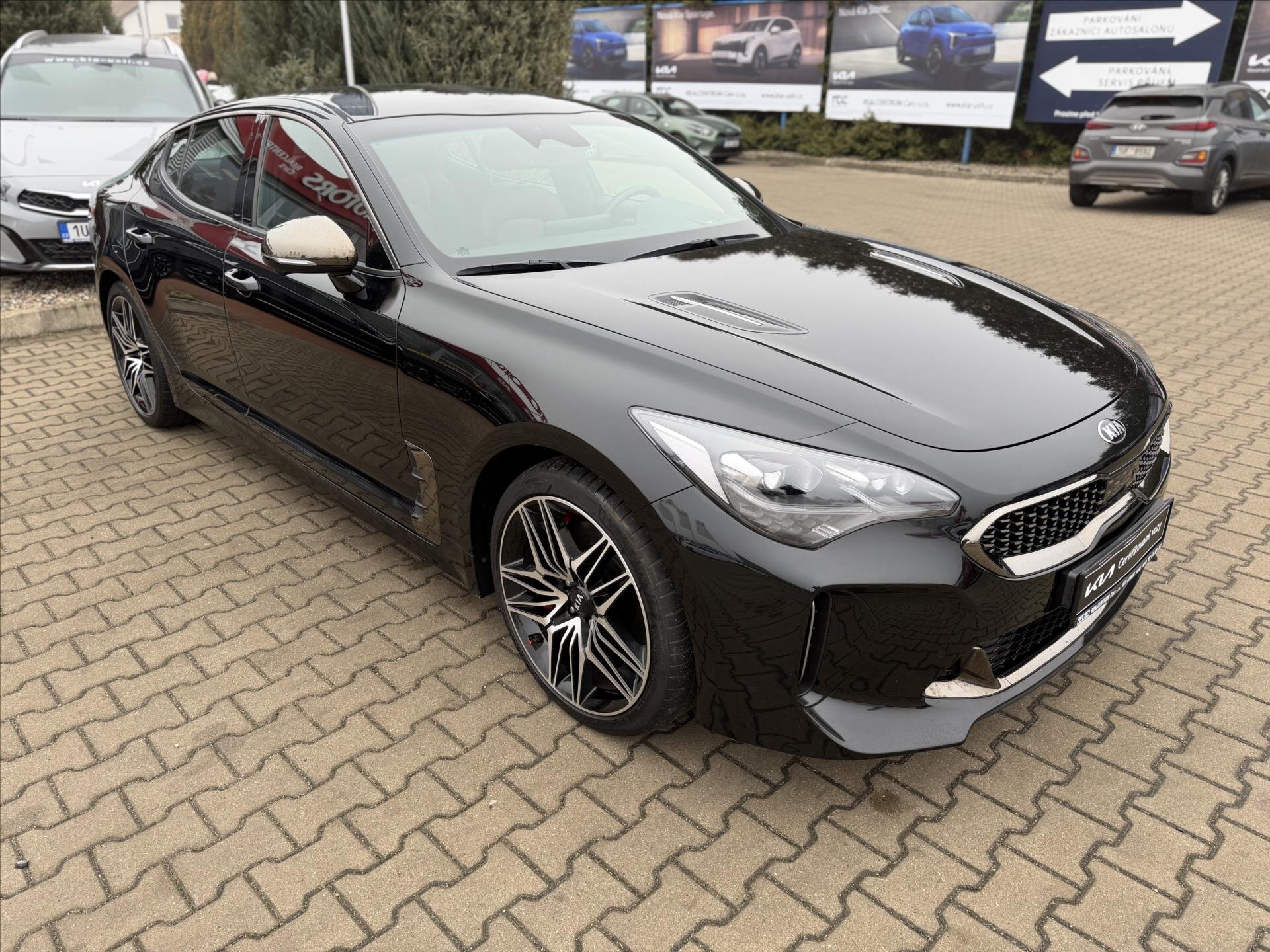 KIA Stinger Hatchback 3,3 l 269 kw