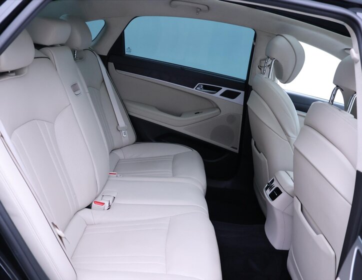 Hyundai Genesis Sedan 3,8 l 232 kw