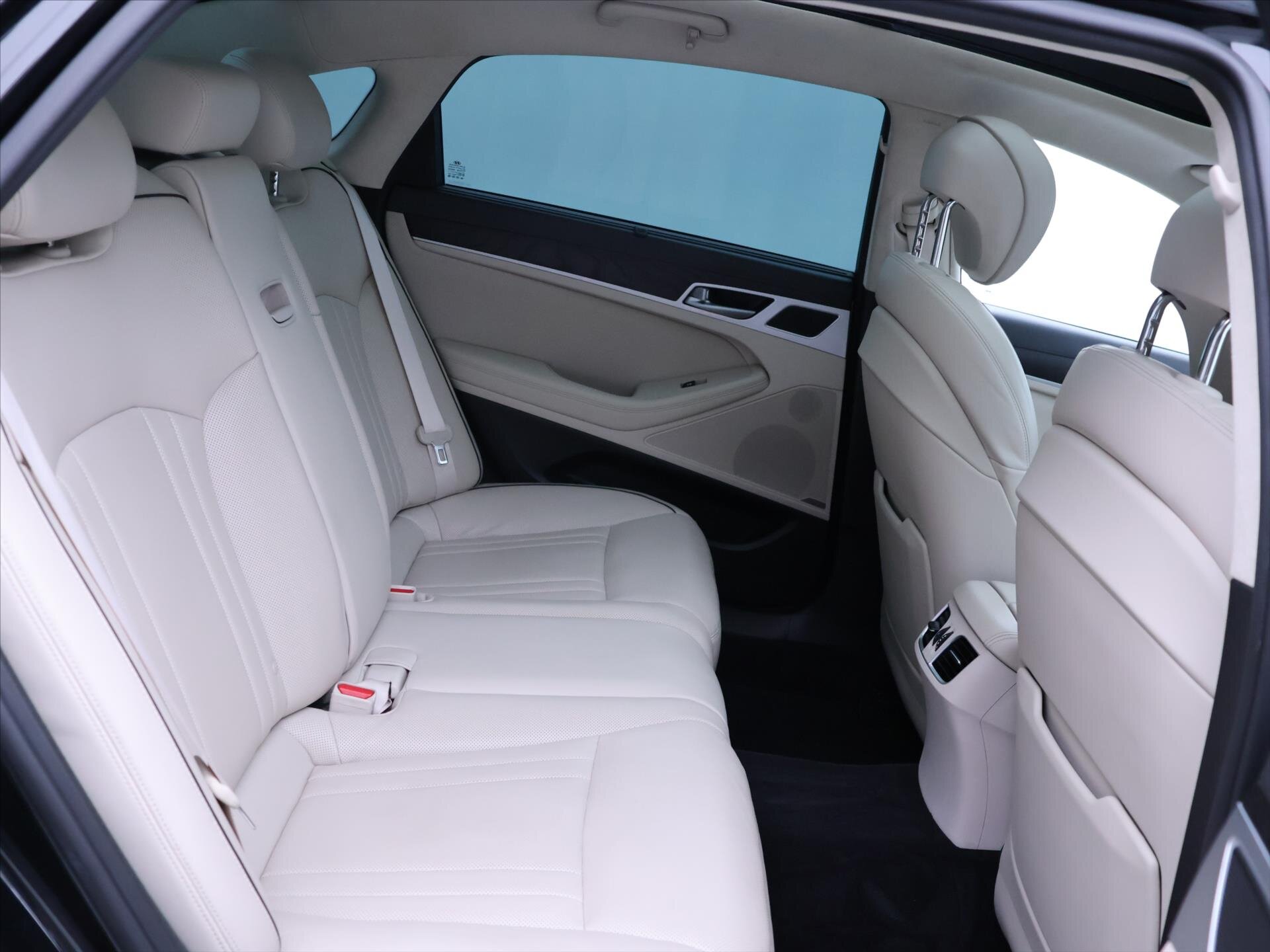 Hyundai Genesis Sedan 3,8 l 232 kw