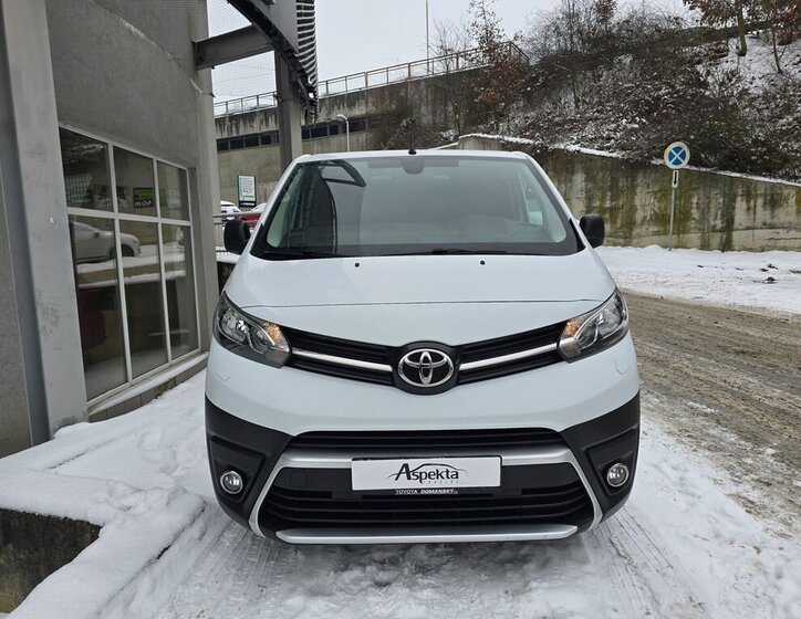 Toyota ProAce 8