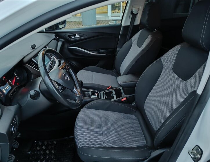 Opel Grandland X SUV / Terénní 1,2 l 96 kw