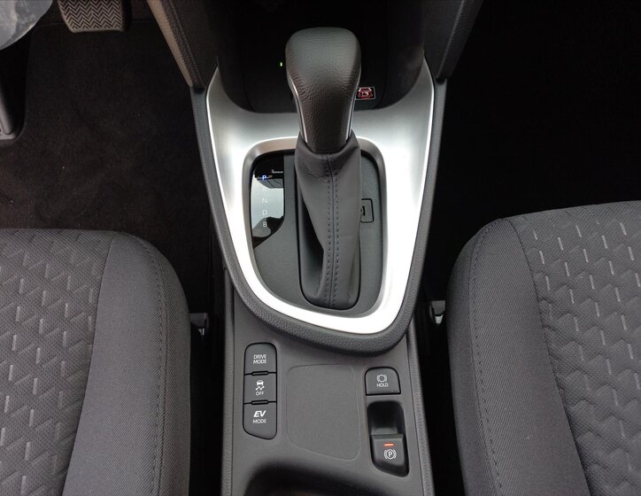 Toyota Yaris Cross CUV / Crossover 1,5 l 68 kw