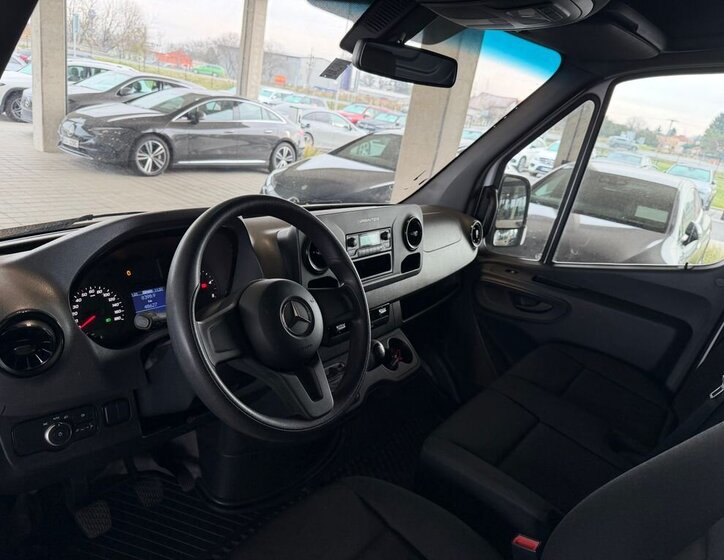 Mercedes-Benz Sprinter 11