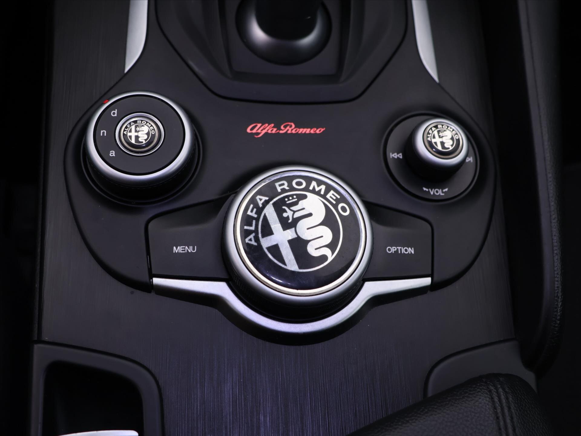 Alfa Romeo Giulia Sedan / Limuzína 2,1 l 110 kw