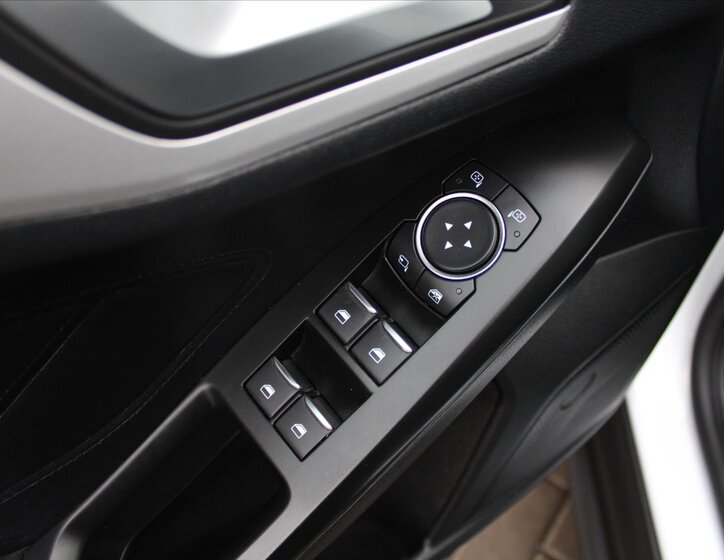 Ford Focus Kombi 999,0 74 kw