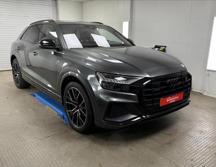 Audi Q8 1