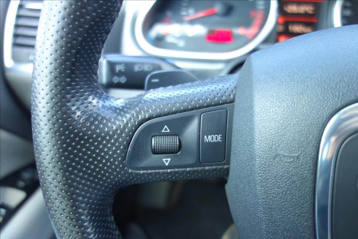 Audi Q7 SUV / Terénní 4,2 l 257 kw