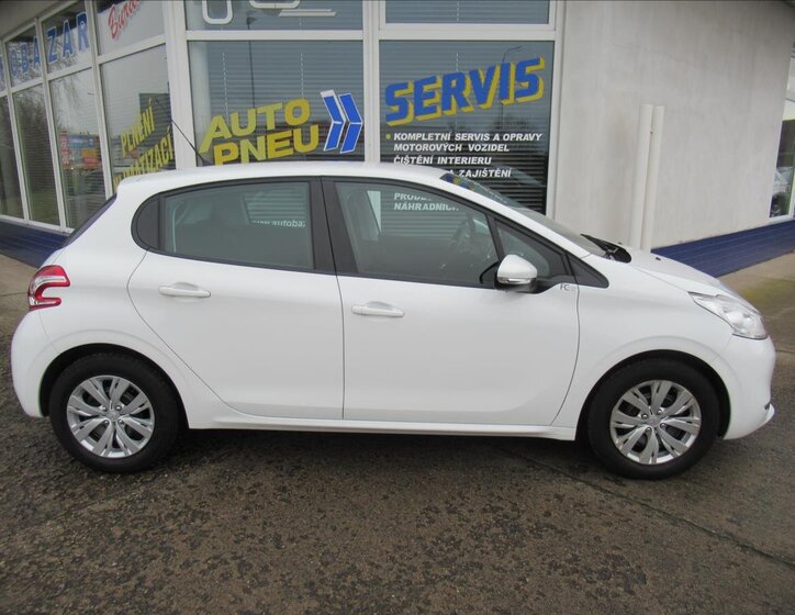 Peugeot 208 Hatchback 1,2 l 60 kw