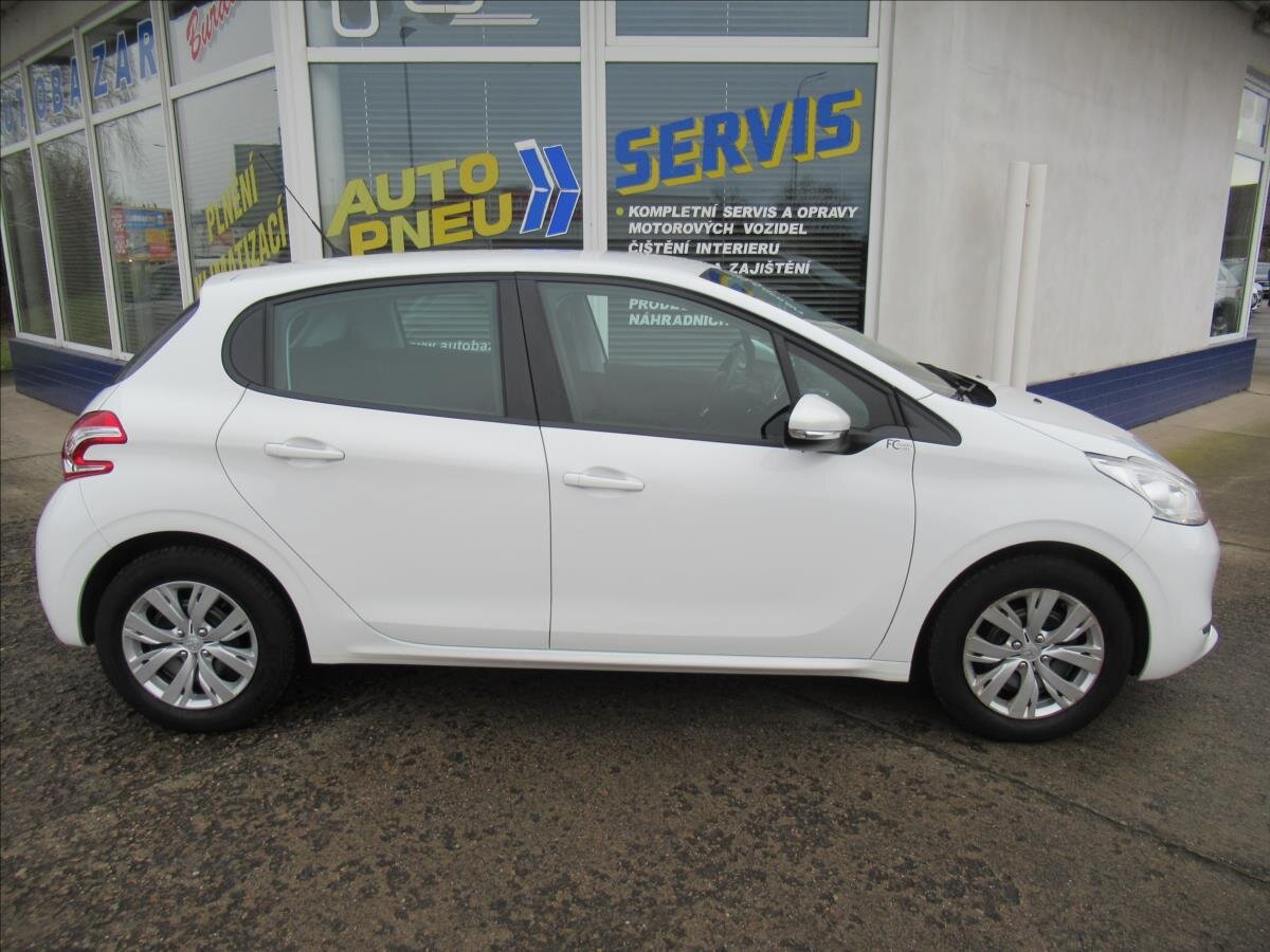 Peugeot 208 Hatchback 1,2 l 60 kw