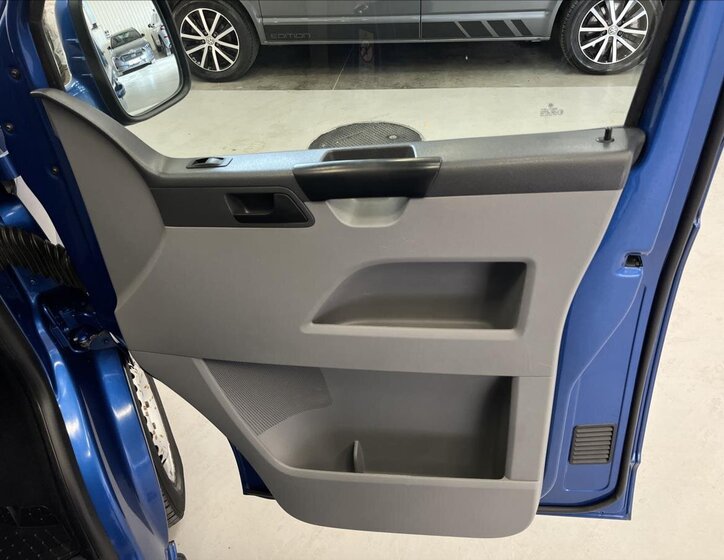 Volkswagen Caravelle 21