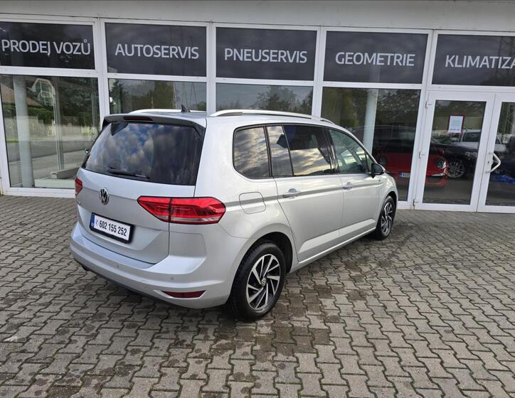 Volkswagen Touran 6