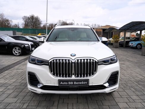 BMW X7 SUV / Terénní 3,0 l 250 kw